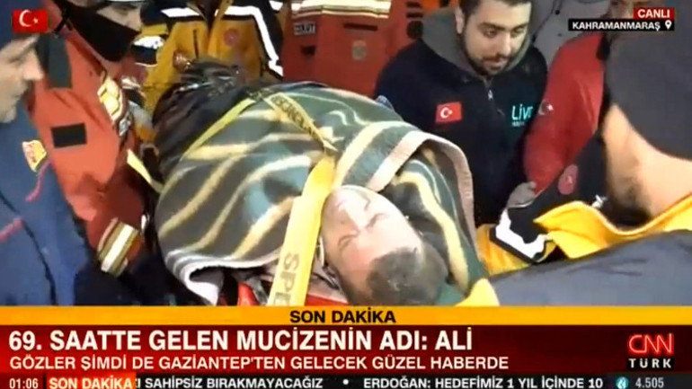 Umut dolu bekleyiş ve sevinç gözyaşları: Enkazdan mucize kurtuluşlar 122. saatin mucizesi Menekşe Teyze