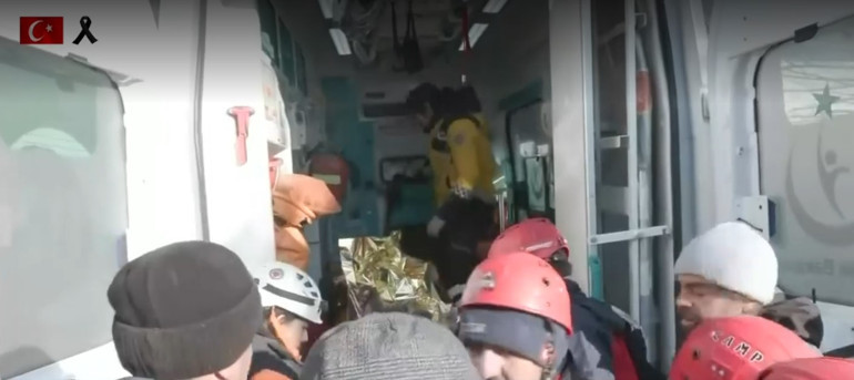 Umut dolu bekleyiş ve sevinç gözyaşları: Enkazdan mucize kurtuluşlar 122. saatin mucizesi Menekşe Teyze