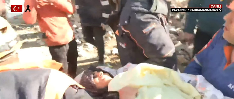 Umut dolu bekleyiş ve sevinç gözyaşları: Enkazdan mucize kurtuluşlar 122. saatin mucizesi Menekşe Teyze