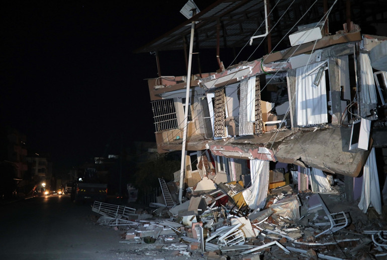 Somalı madenciler, Samandağda enkazdan 15 kişiyi kurtardı