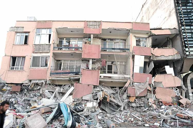 Uzmanlar yıkımları değerlendirdi:  Deprem de büyük kusur da...