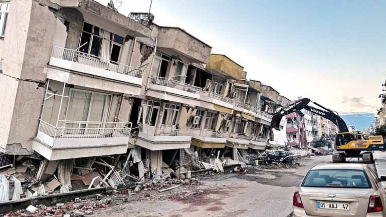 Uzmanlar yıkımları değerlendirdi:  Deprem de büyük kusur da...