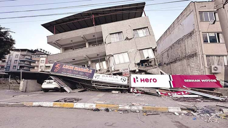 Uzmanlar yıkımları değerlendirdi:  Deprem de büyük kusur da...