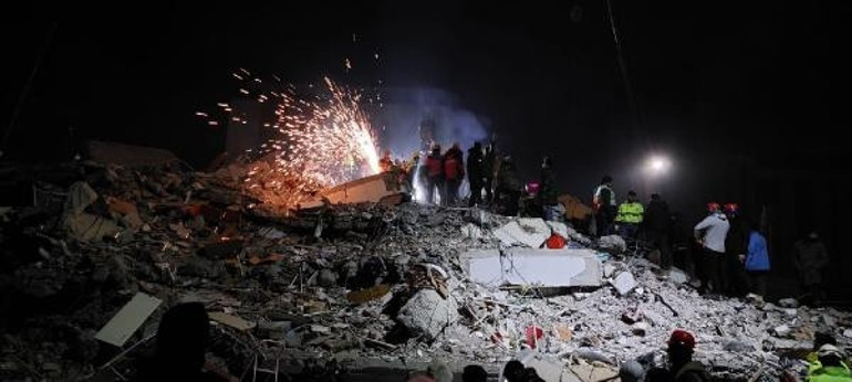 Son dakika: Türkiyeyi sarsan afette beşinci gün... Deprem felaketinde can kaybı 18 bin 342... Dakika dakika bölgelerimizden anlık bilgiler