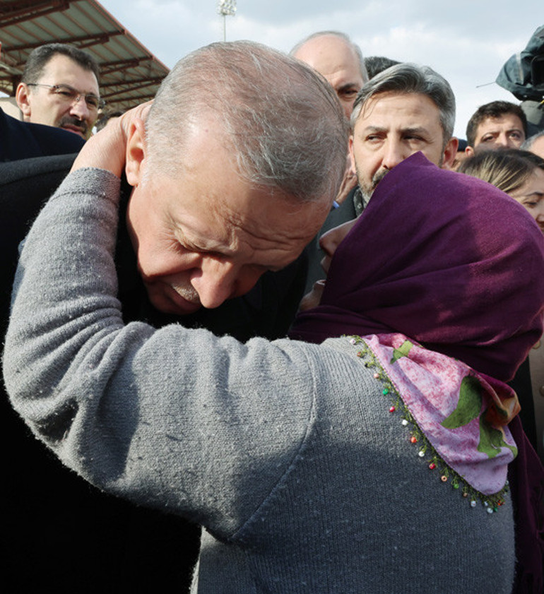 Son dakika... Cumhurbaşkanı Erdoğan deprem bölgesinde Depremzedelere 1 yıllık kira desteği