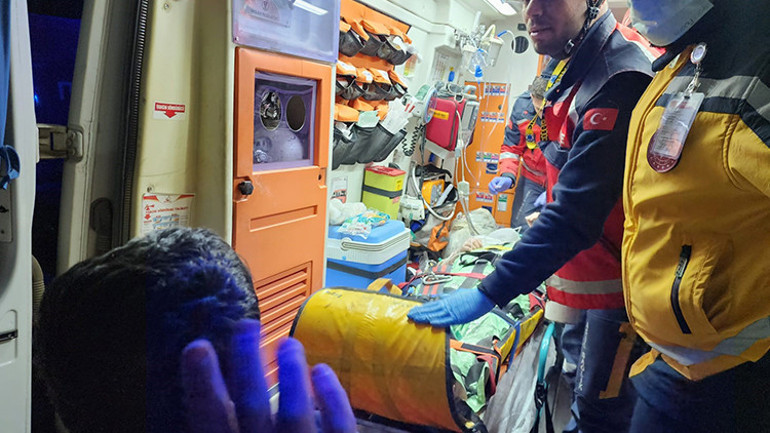 Depremde 9. gün... Umut dolu bekleyiş ve sevinç gözyaşları: Peş peşe mucize haberleri...