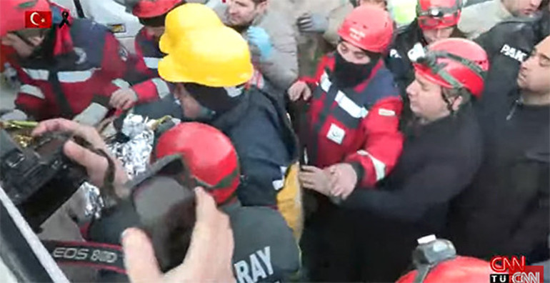Depremde 9. gün... Umut dolu bekleyiş ve sevinç gözyaşları: Peş peşe mucize haberleri...