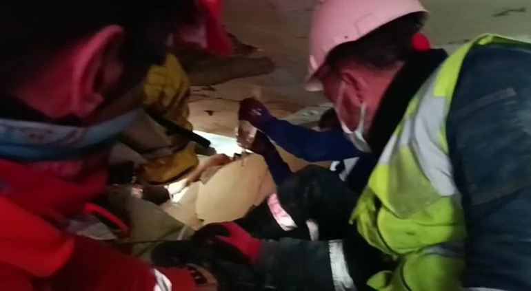 Depremde 9. gün... Umut dolu bekleyiş ve sevinç gözyaşları: Peş peşe mucize haberleri...