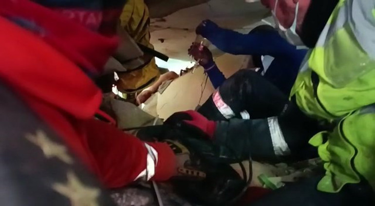 Depremde 9. gün... Umut dolu bekleyiş ve sevinç gözyaşları: Peş peşe mucize haberleri...