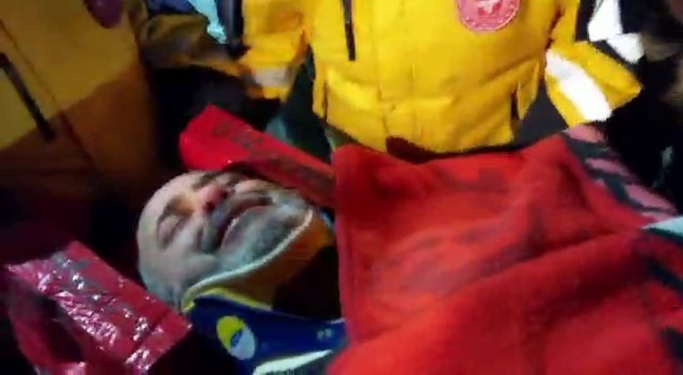 Depremde 9. gün... Umut dolu bekleyiş ve sevinç gözyaşları: Peş peşe mucize haberleri...