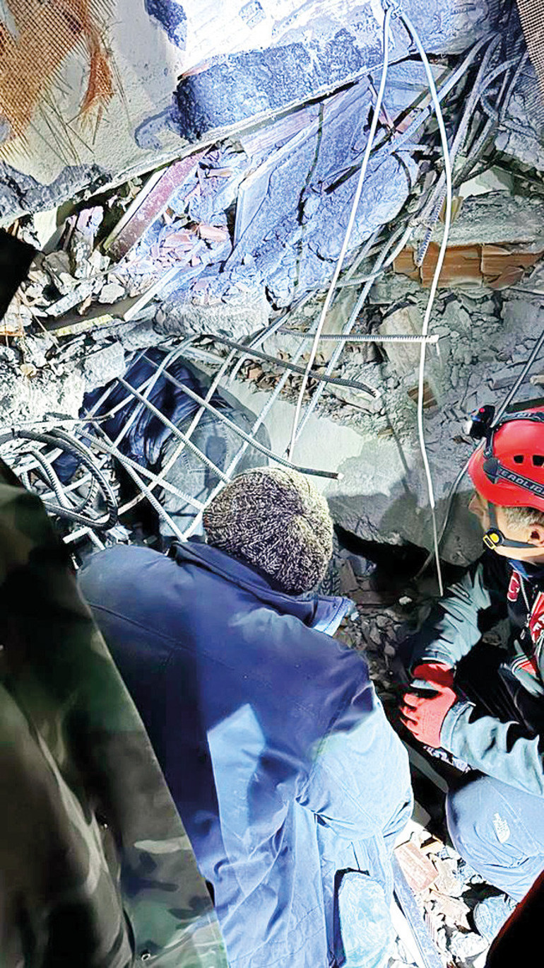 Kahraman Oflular: Tesisatçı, hurdacı ve inşaat ustalı kurtarma ekibi