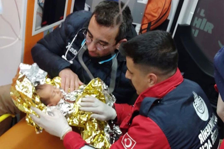 Türkiye depremi dünyada manşet... 300 kilometrelik çatlak uzaydan görüntülendi  BBC felaketin isimsiz bıraktığı çocukları yazdı