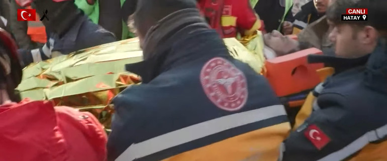 Depremde 9. gün... Umut dolu bekleyiş ve sevinç gözyaşları: Peş peşe mucize haberleri...