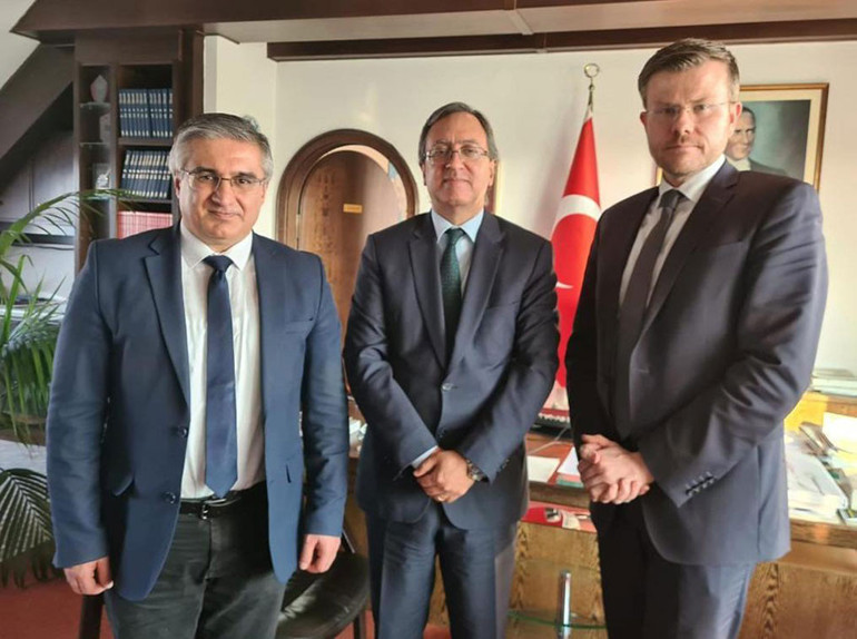 ‘Kalbimiz sizinle Türkiye’