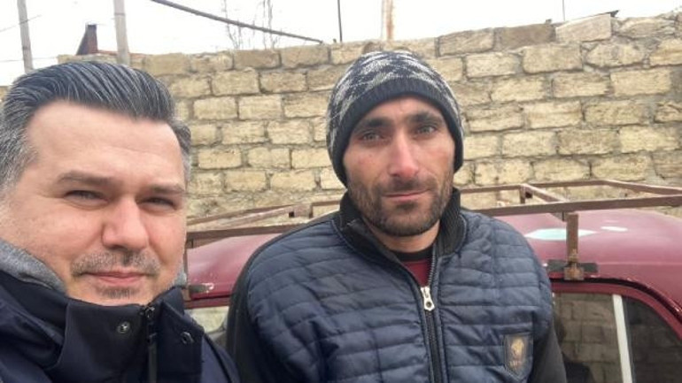 Günlerdir konuşulan kare: Depremi duyar duymaz yorganları alıp yola düştü