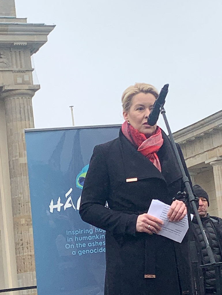 Berlin’de deprem kurbanları anıldı