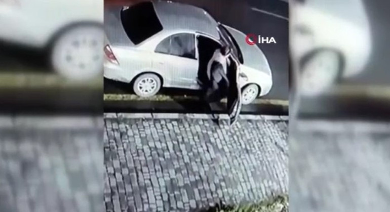 Günlerdir konuşulan kare: Depremi duyar duymaz yorganları alıp yola düştü