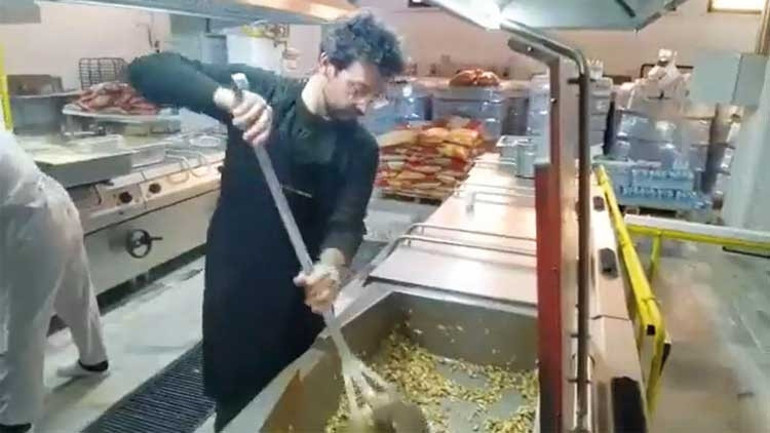 Ünlülerden desteğe devam