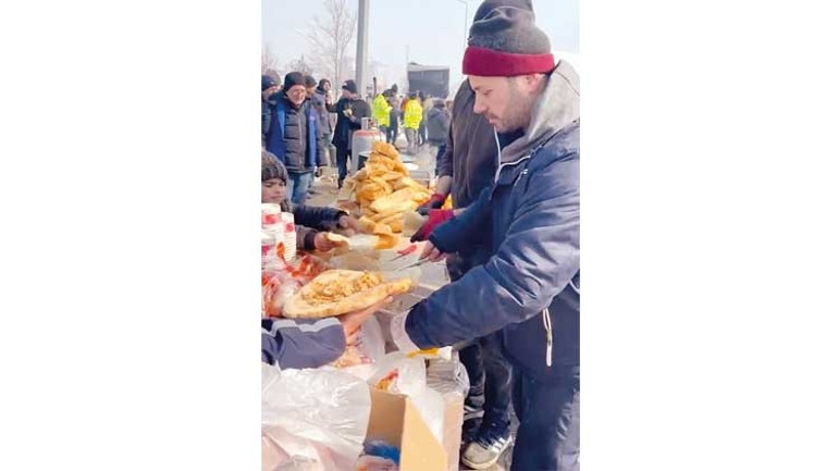 Ünlülerden desteğe devam