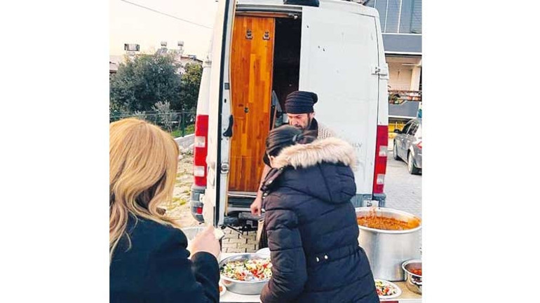 Ünlülerden desteğe devam