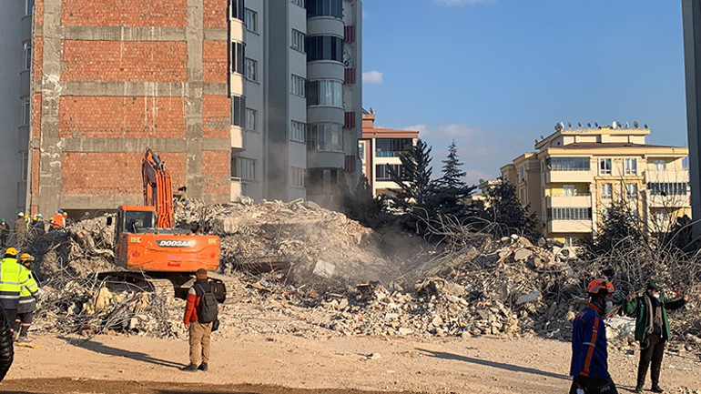 Deprem soruşturması: Felaketin müteahhitleri tek tek yakalanıyor...