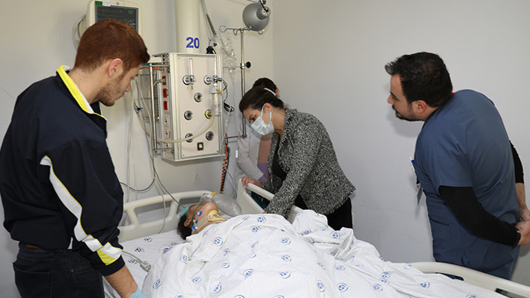 Depremde mucizeler devam ediyor Hatayda 228. saatte bir anne ve 2 çocuğu kurtarıldı