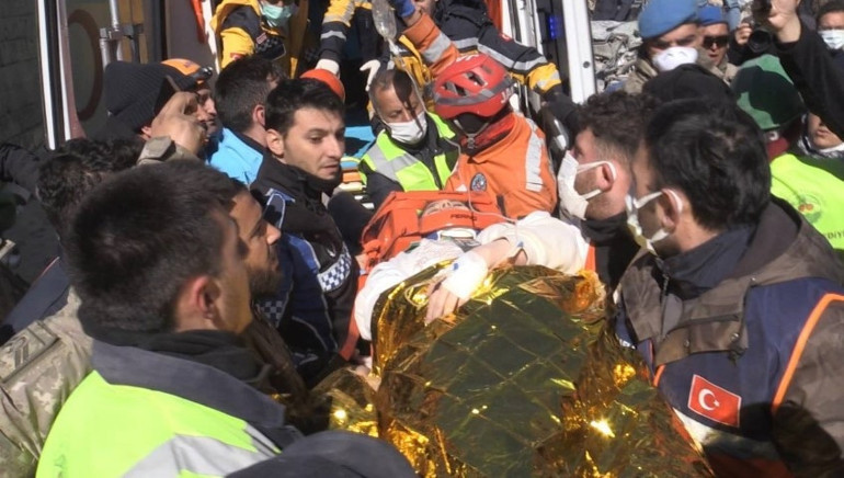 Son dakika: Depremde 248. saatte bir mucize daha Kahramanmaraşta 17 yaşındaki Aleyna sağ kurtarıldı