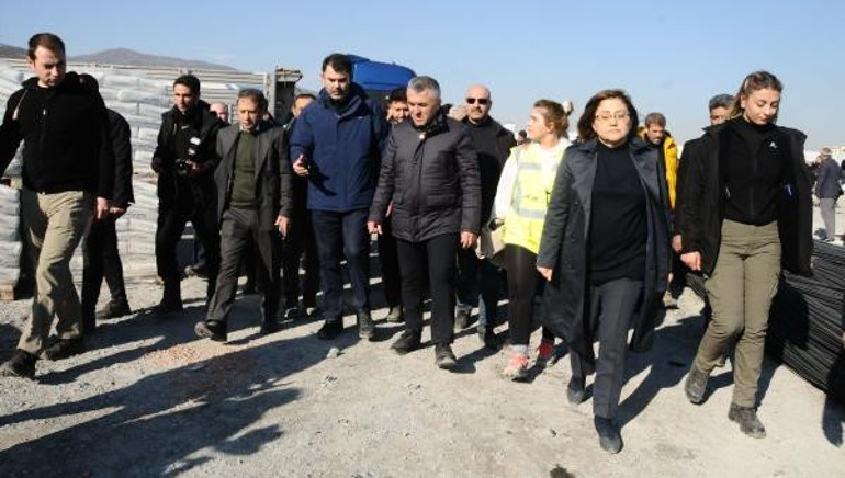 Son dakika... Bakan Kurumdan deprem bölgesinde yapılacak konutlara ilişkin açıklama