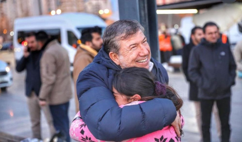 Tanju Çolak’tan Diyarbakırlı depremzedelere yardım