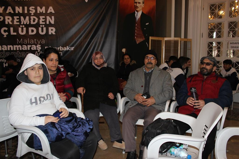 AKK çocuklar için de seferber