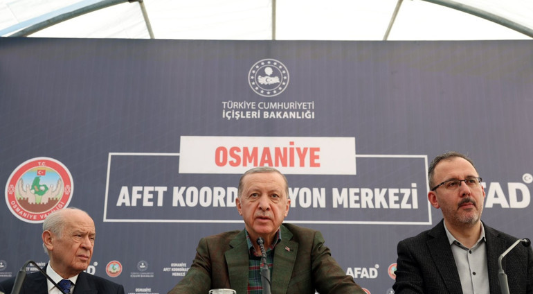 Cumhurbaşkanı Erdoğan ve Bahçeli deprem bölgesinde... Erdoğan: 1797 konutun inşası hemen yarın başlıyor