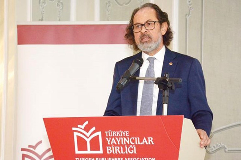 Karanlık günlerde kitaplar ışık olacak