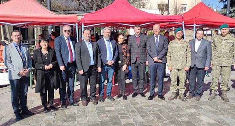 Depremzedeler için Kosova’da kermes