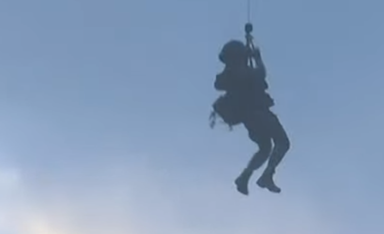 Diyarbakırda ağır hasarlı Galeria Sitesinde yıkım durduruldu... Helikopterle kedi kurtarma operasyonu