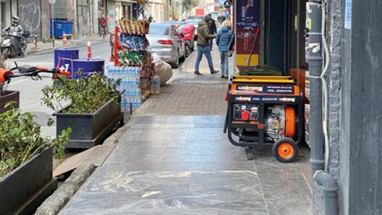 Karaköy esnafından örnek davranış: Depremzedenin içini ısıtan jeneratör tarifesi