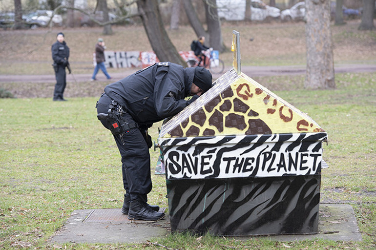 Zanlı da polisle birlikte arama çalışmalarına katılmış
