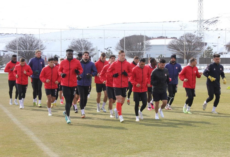 Sivasspor TD Rıza Çalımbay: Değişik ve üzücü bir lig olacak