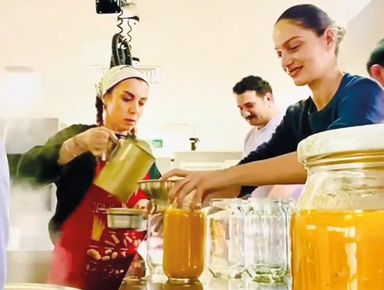 Ünlülerden desteğe devam