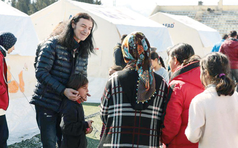 Ünlülerden desteğe devam