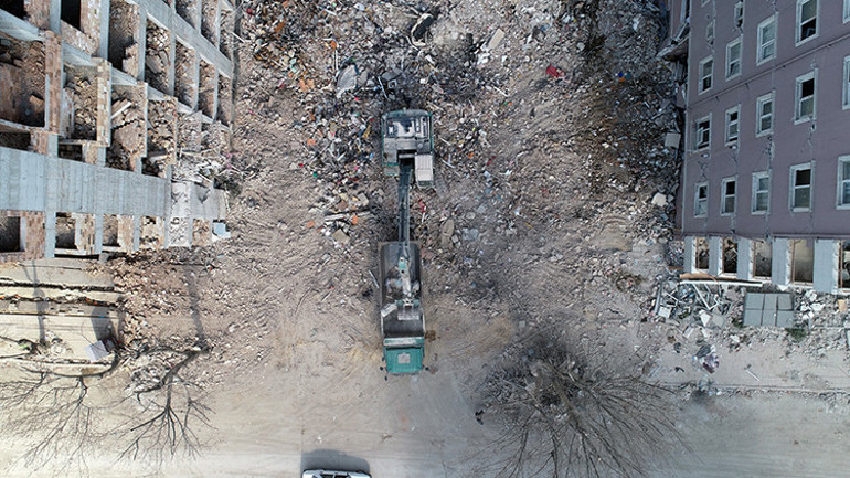 Deprem sonrası afet atık yönetimi nasıl olmalı Sağlık risklerini azaltmak için neler yapılmalı Uzmanlar 4 önemli tehlike hakkında uyarıyor...
