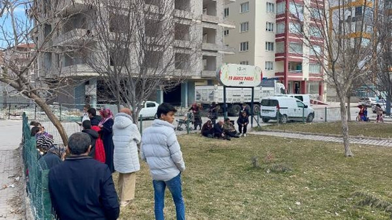 Son dakika... Niğdede 5.3 büyüklüğünde deprem Ankara, Konya ve Mersinden de hissedildi