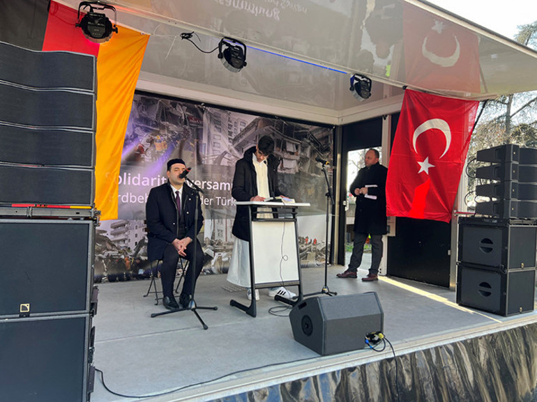 Depremde hayatını kaybedenler için anma programı