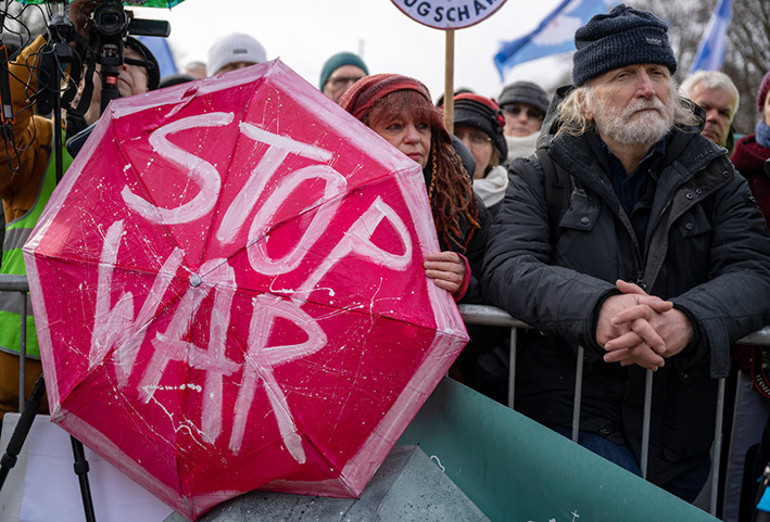 Berlin barış için ayaklandı