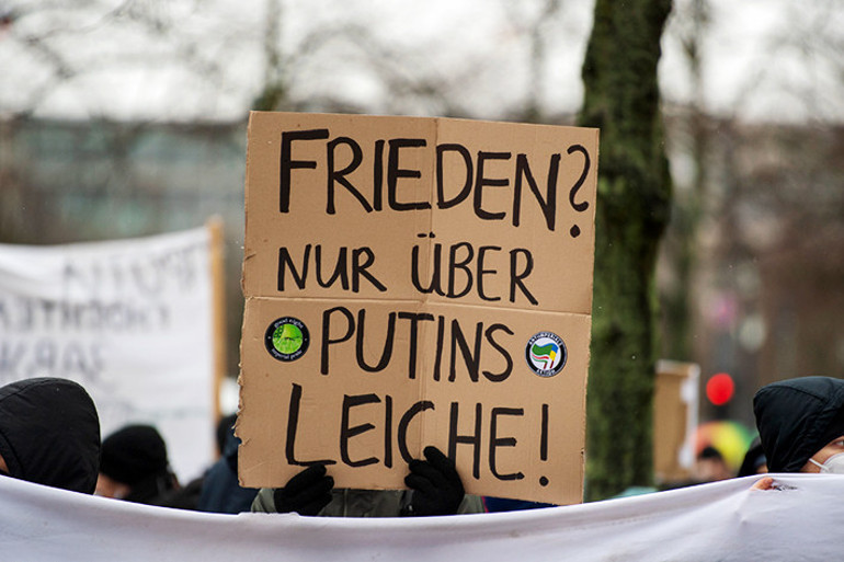 Berlin barış için ayaklandı