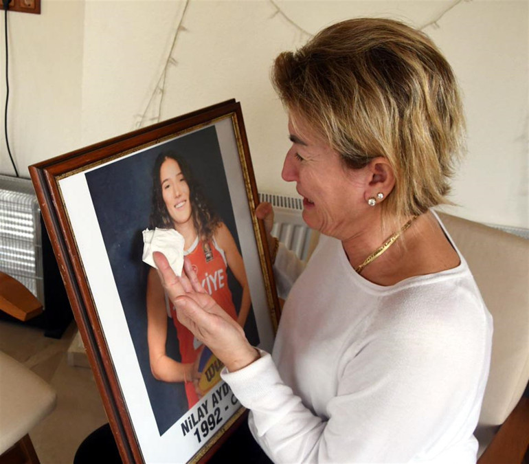 Depremde hayatını kaybeden milli basketbolcu Nilay ile babaannesinin son görüntüleri ortaya çıktı