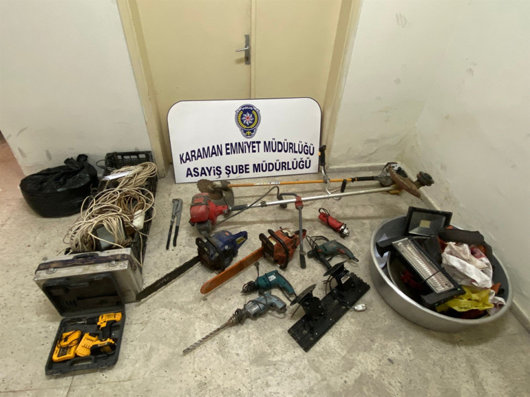 Enkazdan çaldığı polis tabancasını satmaya çalışırken yakalandı