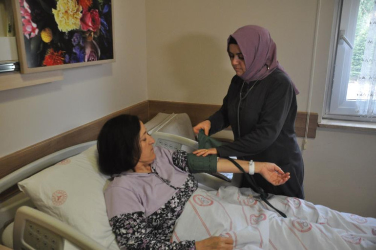 Kilo aldığını sanıyordu... Karnından çıkan doktoru bile hayrete düşürdü