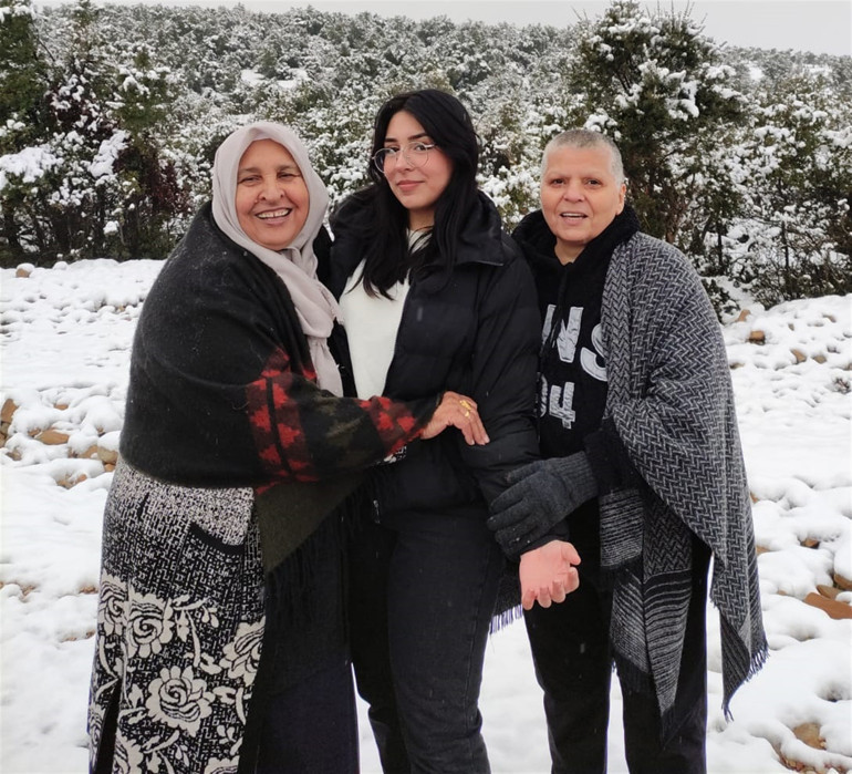 Annesi, eşi, 3 çocuğu ve kayınvalidesini kaybetti Kayıp kızını arıyor
