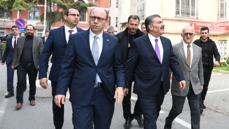 Bakan Koca Cerrahpaşa ve Çapa Tıp Fakültesi hastanelerinde incelemelerde bulundu