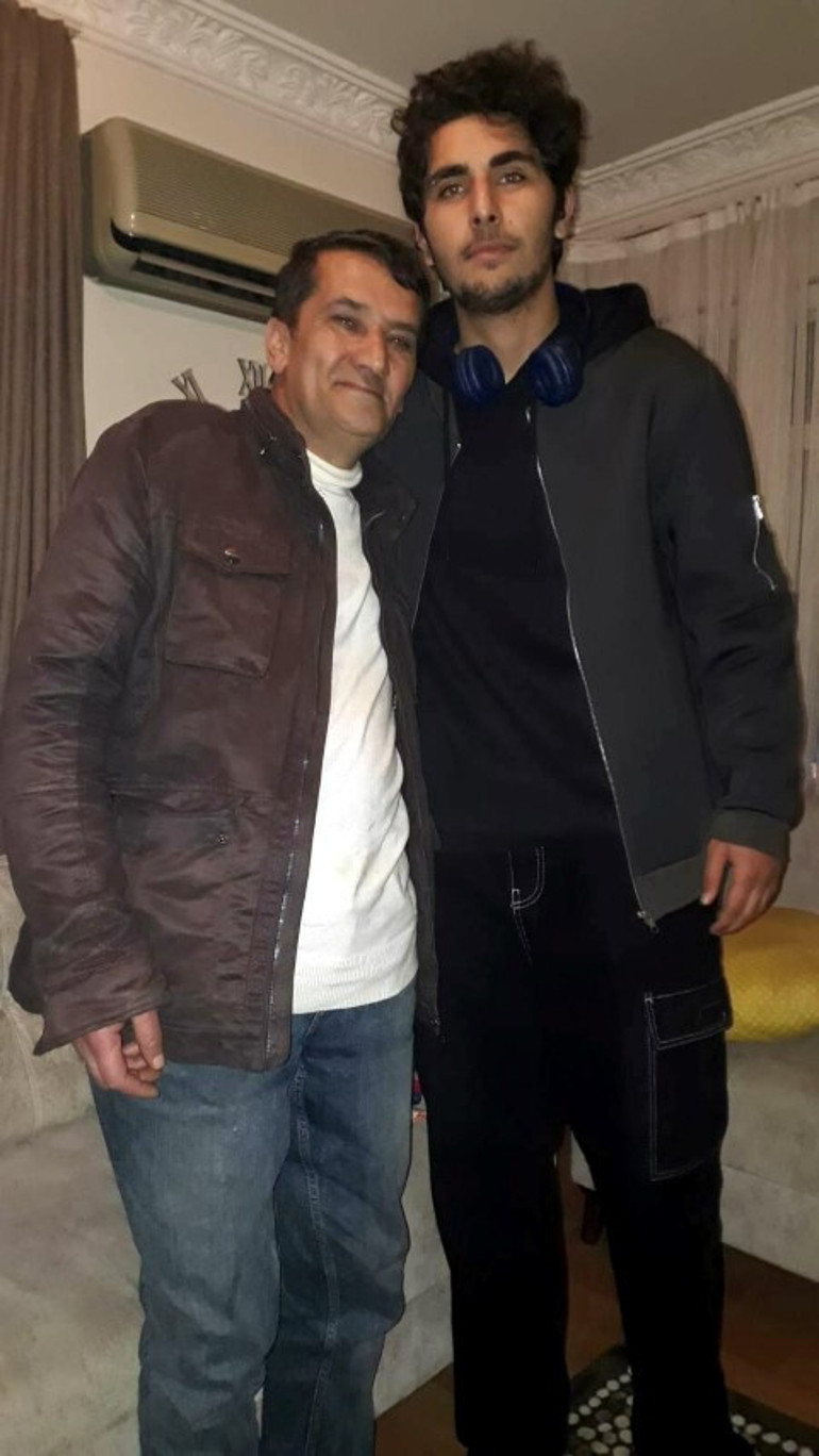 Depremde yaşamını yitiren anne ve oğlundan geriye bu fotoğraf kaldı